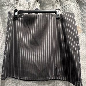 Mini skirt with small slit XXL in juniors